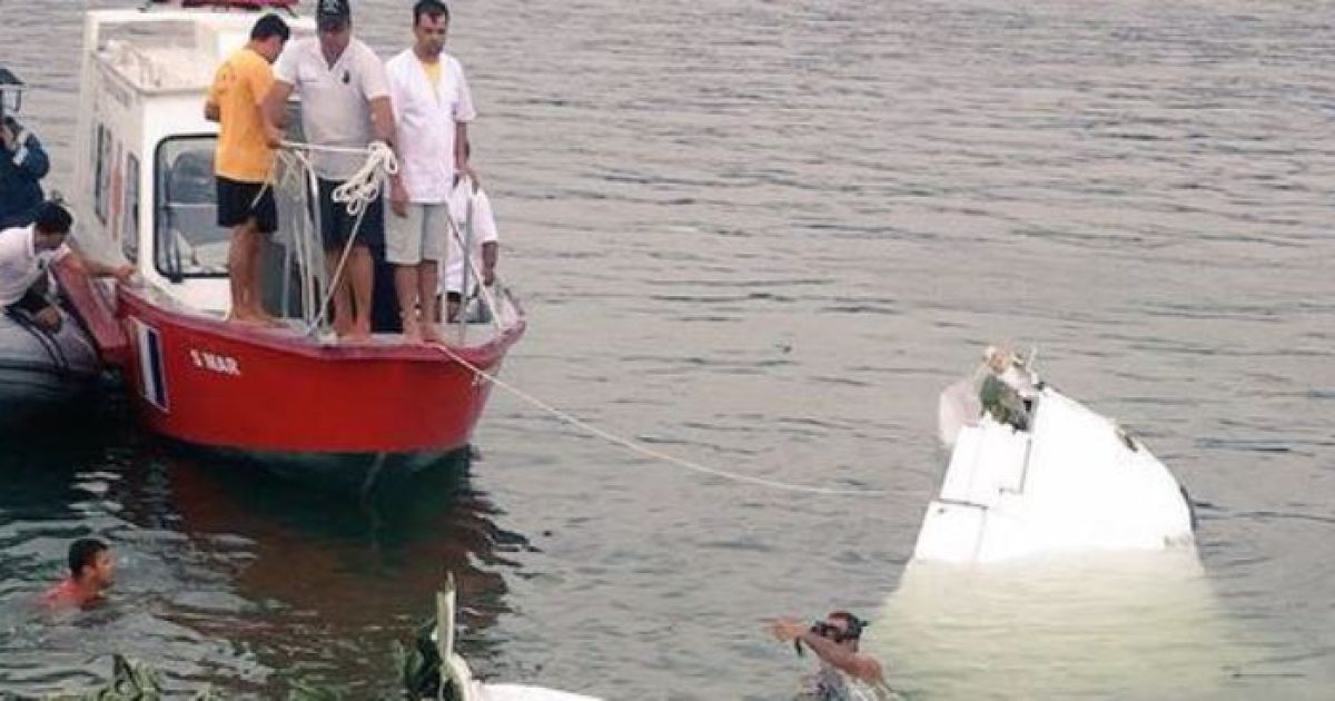 Aeronave caiu no mar de Paraty na tarde de quinta-feira (19).