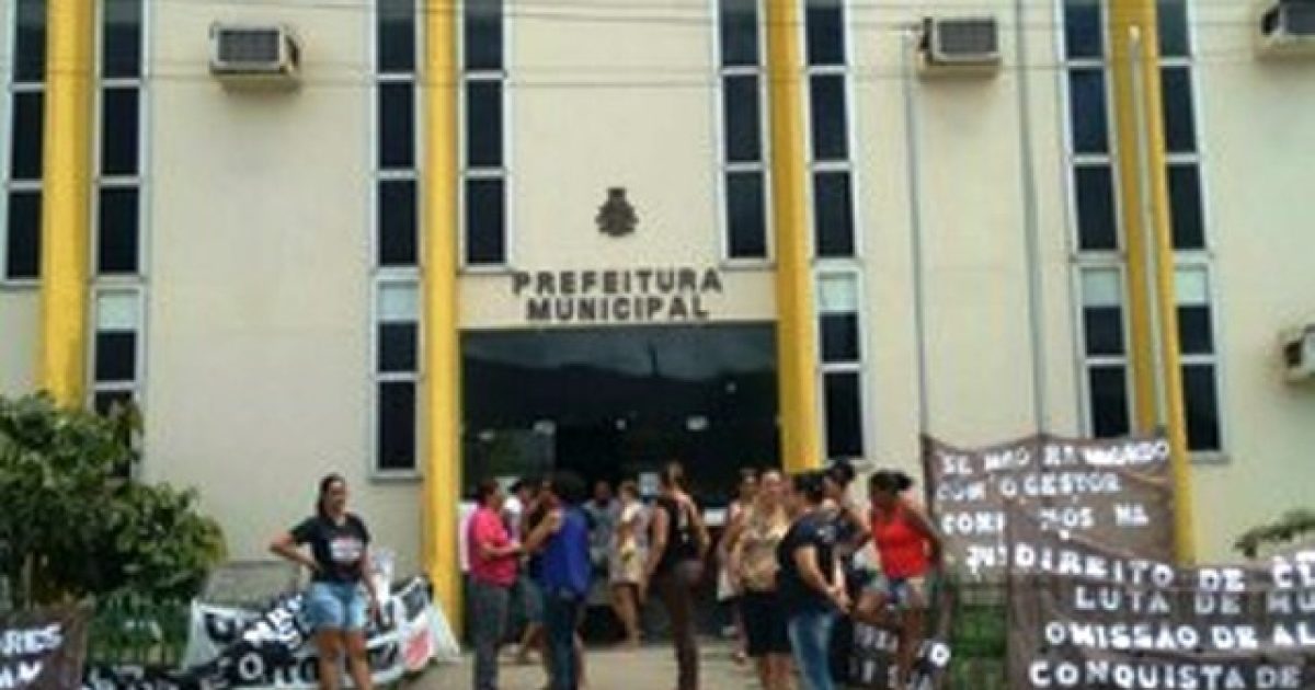 Funcionários em greve estão no prédio desde as 12h de terça-feira (18). Foto: Divulgação/APLB.
