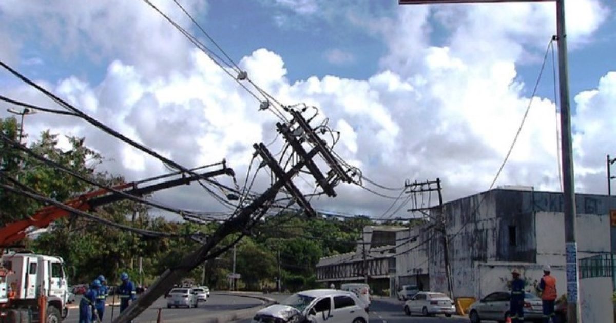 Pistas localizadas na região do acidente foram interditadas. Foto: Imagens/TV Bahia.