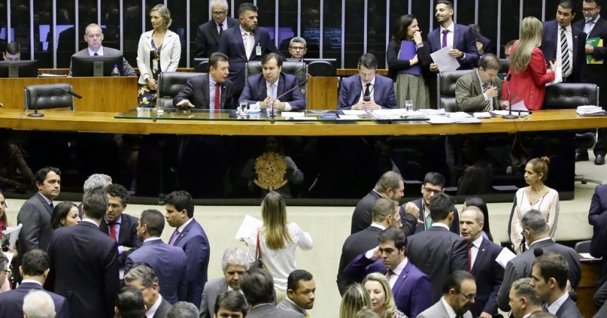 Deputados reunidos no plenário da Câmara durante a sessão desta terça (26) para votar a PEC que trata dos investimentos do governo — Foto: Luis Macedo/Câmara dos Deputados