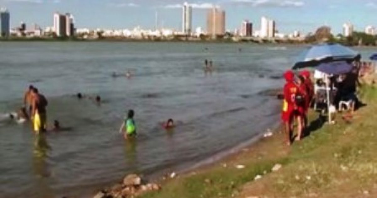 Recomendação é para evitar bebidas alcoólicas antes de entrar na água. Foto: Foto: Reprodução/TV Bahia.