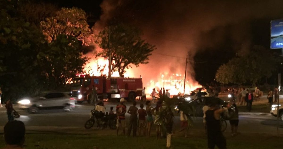Situação ocorreu na noite deste domingo (20). Foto: Divulgação/Corpo de Bombeiros.
