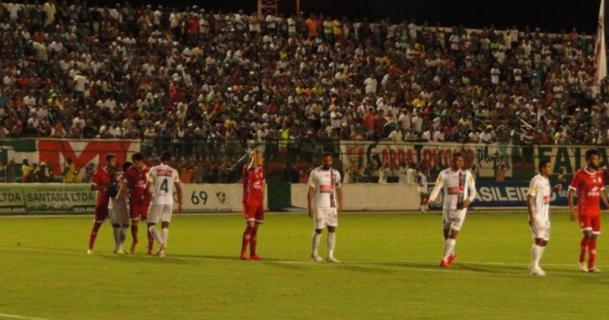 O tricolor feirense foi para cima buscando estabelecer um domínio sobre o Sergipe (Foto: Reprodução / Sidnei Campos)