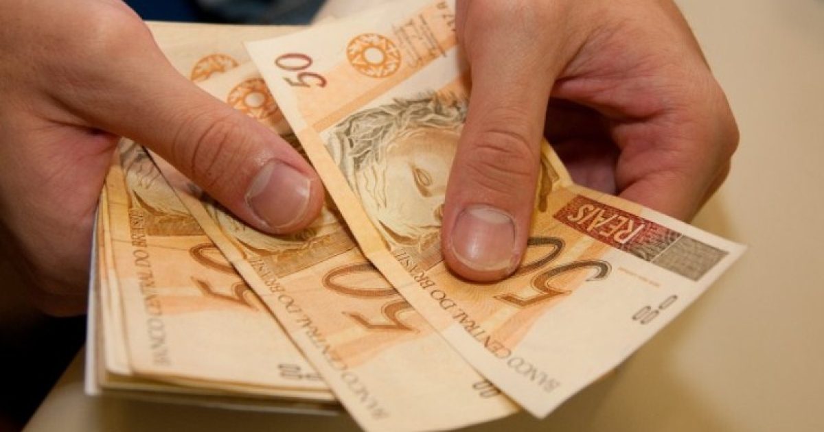 O Imposto de Renda e o desconto do INSS incidem sobre o 13º salário. Foto: aloprimavera.com.