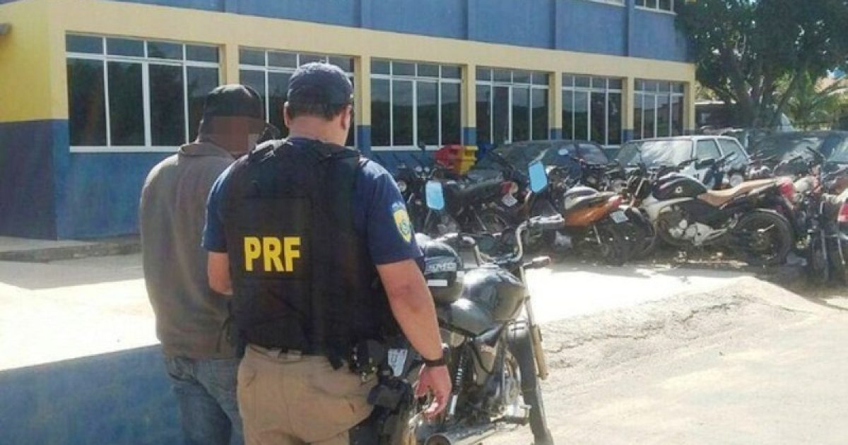 Homem foi encaminhado para a Delegacia de Polícia Civil de Seabra. Foto: Divulgação/PRF.