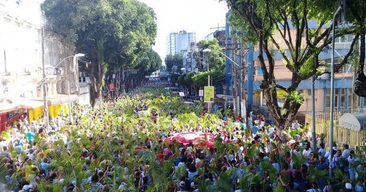 Religiosos saíram do Campo Grande rumo à Praça Municipal. Foto: Arquidiocese de Salvador/Divulgação.