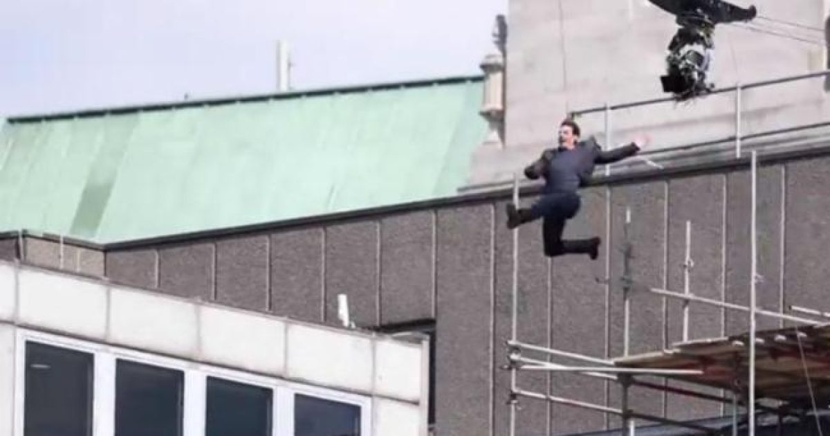 O ator de 55 anos tentou pular entre dois prédios durante a filmagem, mas não conseguiu (Foto: Reprodução | TMZ)