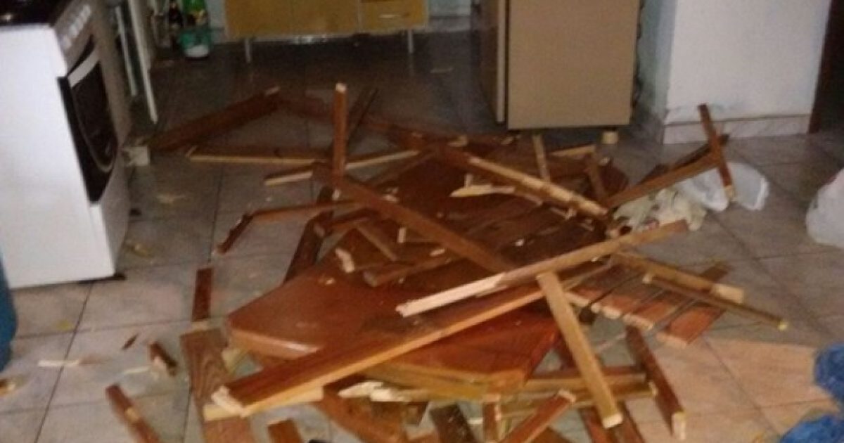 Polícia afirma que homem quebrou móveis durante o surto. Foto: Divulgação/ Polícia Civil Itaí.