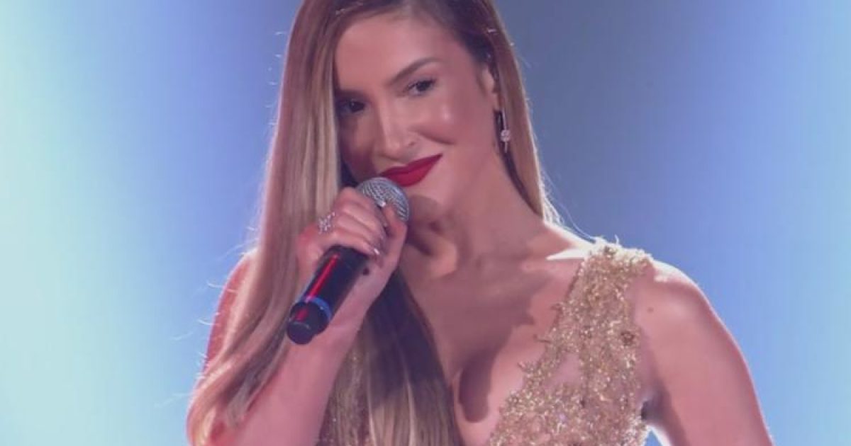 Claudinha subiu ao palco para cantar "It Hurt So Bad" (Foto Tv Globo)