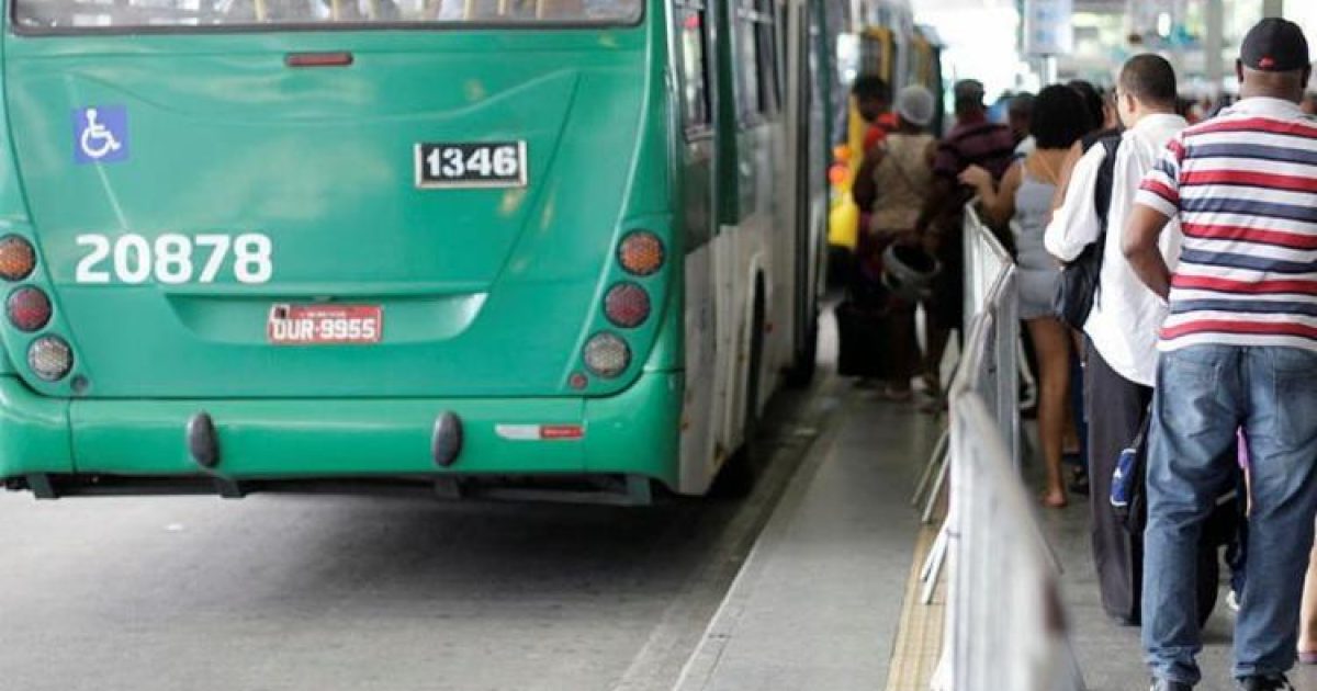 A via terá seis abrigos de ônibus, por onde vão passar o Expresso Barradão, linha de integração entre o estádio e a Estação do Metrô de Pituaçu. (Foto: Raul Spinassé | Ag. A TARDE)