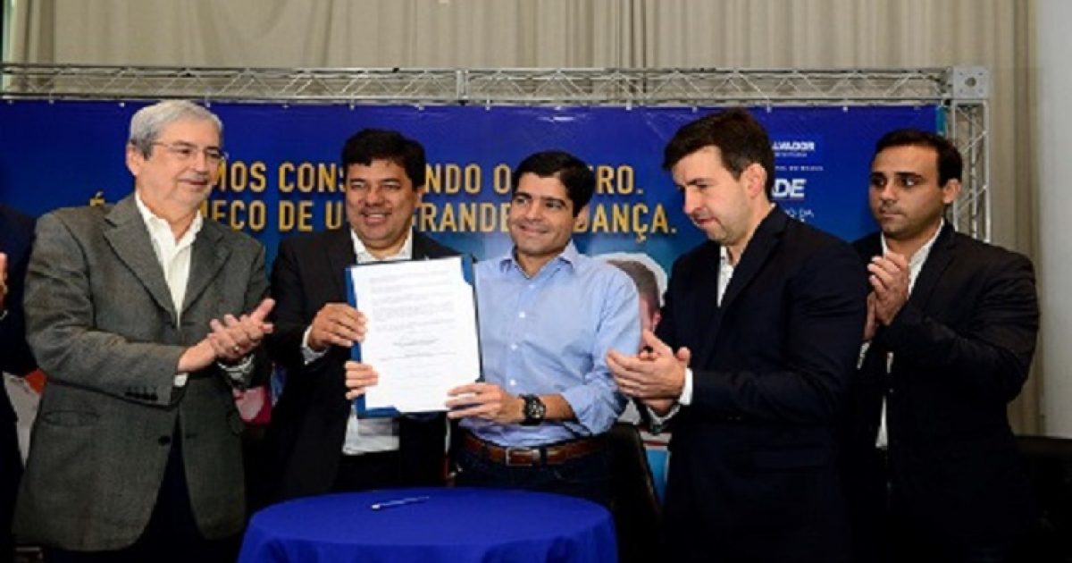 Termo foi assinado pelo prefeito ACM Neto, pelo ministro da Educação, Mendonça Filho, e pelo presidente do FNDE, Silvio Pinheiro (Foto: Divulgação/Prefeitura de Salvador)