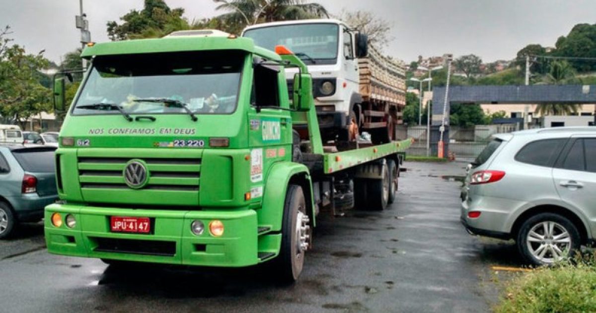 Maconha estava dentro de um caminhão que estava sendo transportado por um caminhão guincho. Foto: Divulgação/Polícia Federal