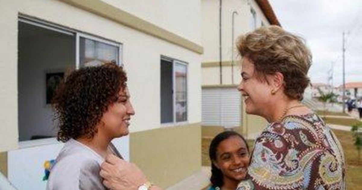 Dilma entrega casas do Minha Casa Minha Vida em Feira nesta sexta (18). (Foto: Roberto Stuckert Filho/PR)