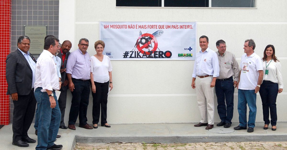 Autoridades visitaram a Moscamed, fábrica que produz Aedes aegypti transgênicos. Foto: GOVBA