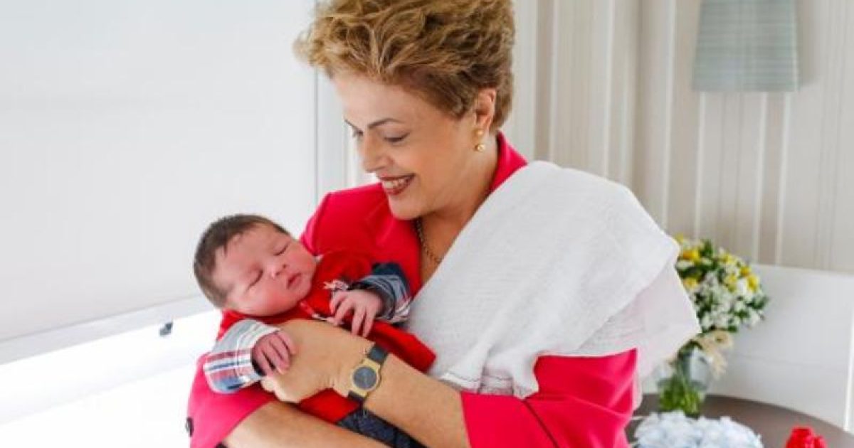 Presidente Dilma Rousseff com o seu segundo neto Guilherme. Foto: Roberto Stuckert Filho/PR