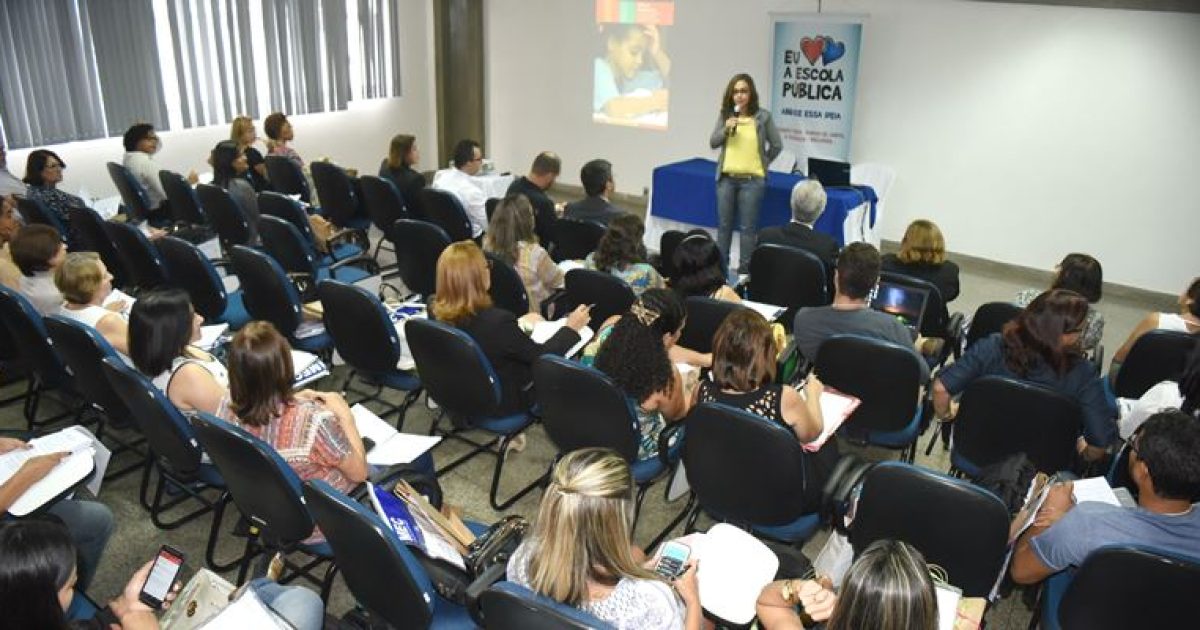 Encontro do MEC na Bahia discute implantação dos Planos Municipais de Educação. (Foto: Claudionor Junior)