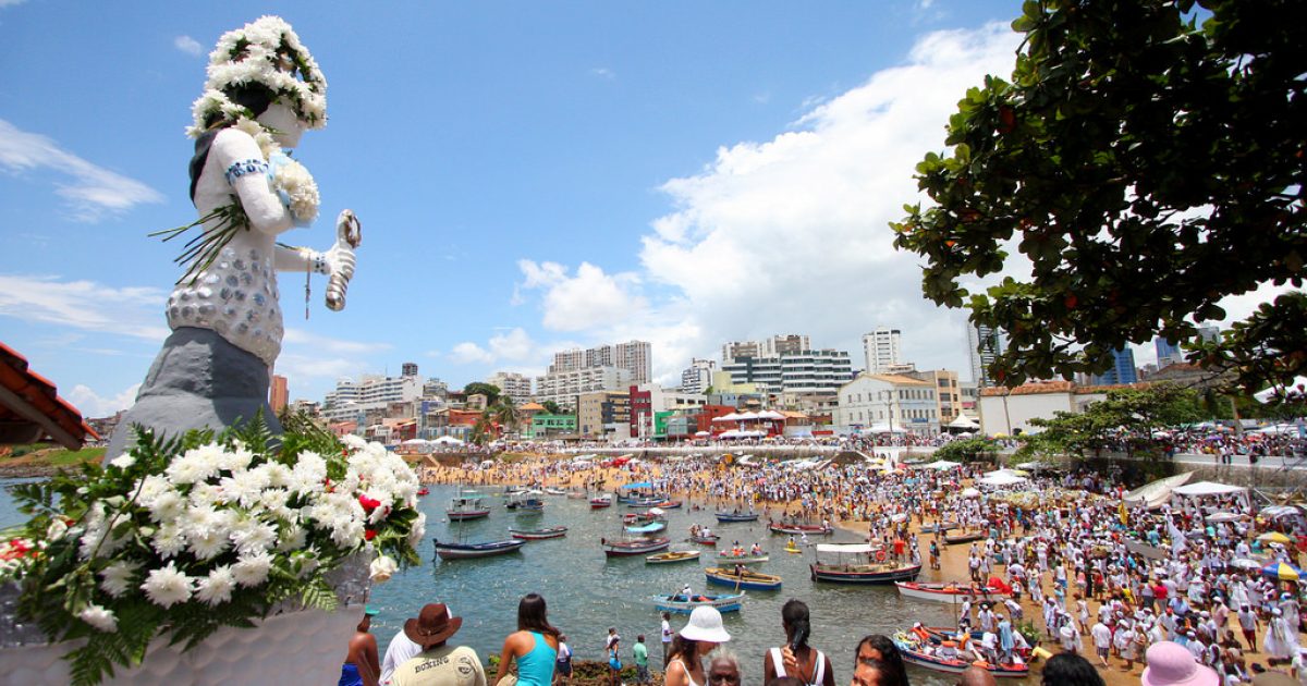 O 2 de Fevereiro é uma das datas que mais atraem turistas para a capital baiana (Foto: Adenilson Nunes)