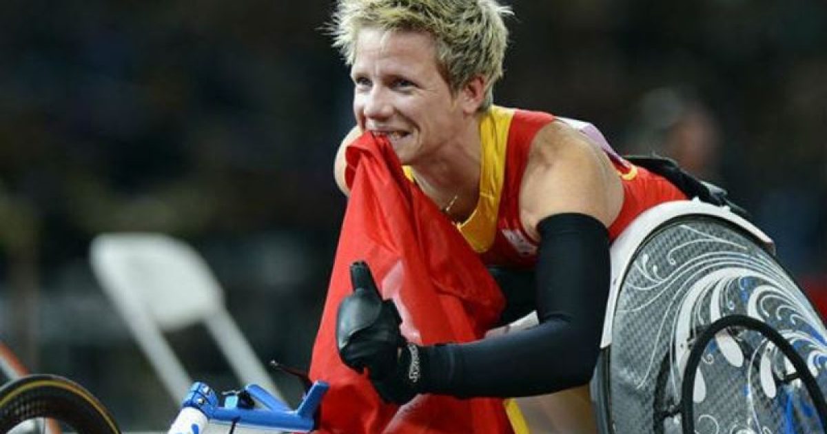 A atleta belga sofre de uma doença degenerativa que a deixou sem movimentos da cintura para baixo (Foto: Reprodução / Google)