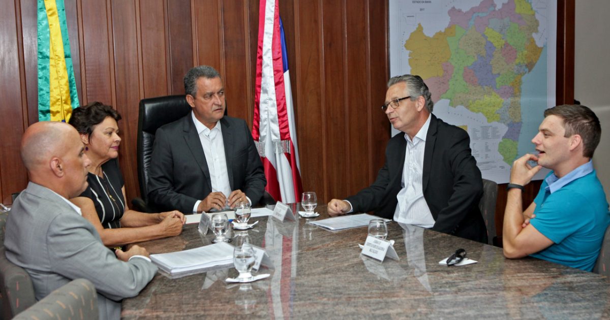 O CEO do grupo Malu Calçados, Vitor Reichelt, se reuniu com o governador Rui Costa e a secretária de Desenvolvimento Econômico, Luiza Maia. (Foto: Mateus Pereira/GOVBA)