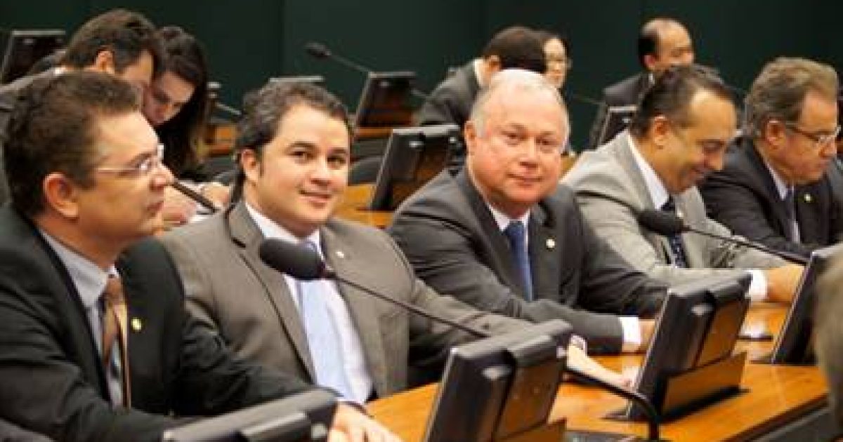 Efraim Filho e Paulo Azi na Câmara Federal
Foto: Divulgação
