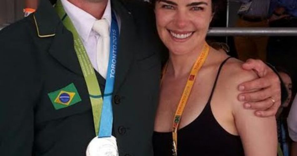 Em Toronto, Ana Paula Arósio reaparece e comemora prata do marido no Pan (Foto: Reprodução / Spotsmais)