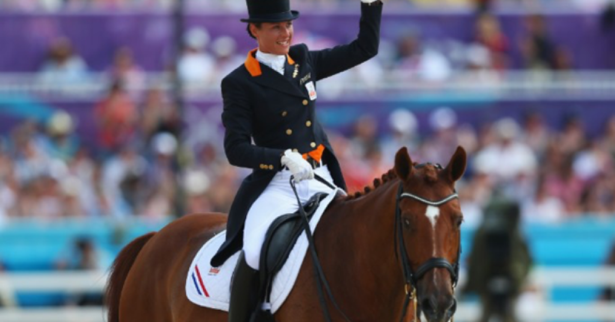 Nas Olimpíadas de Londres, em 2012, a atleta holandesa ganhou as medalhas de prata e bronze com o animal. (Foto: Divulgação)
