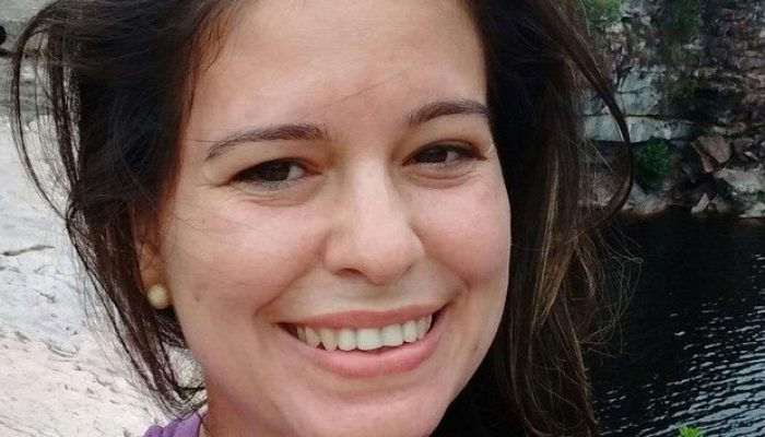 A professora Ienata Pedreira Rios foi encontrada morta dentro de casa (Foto: Reprodução / Facebook)