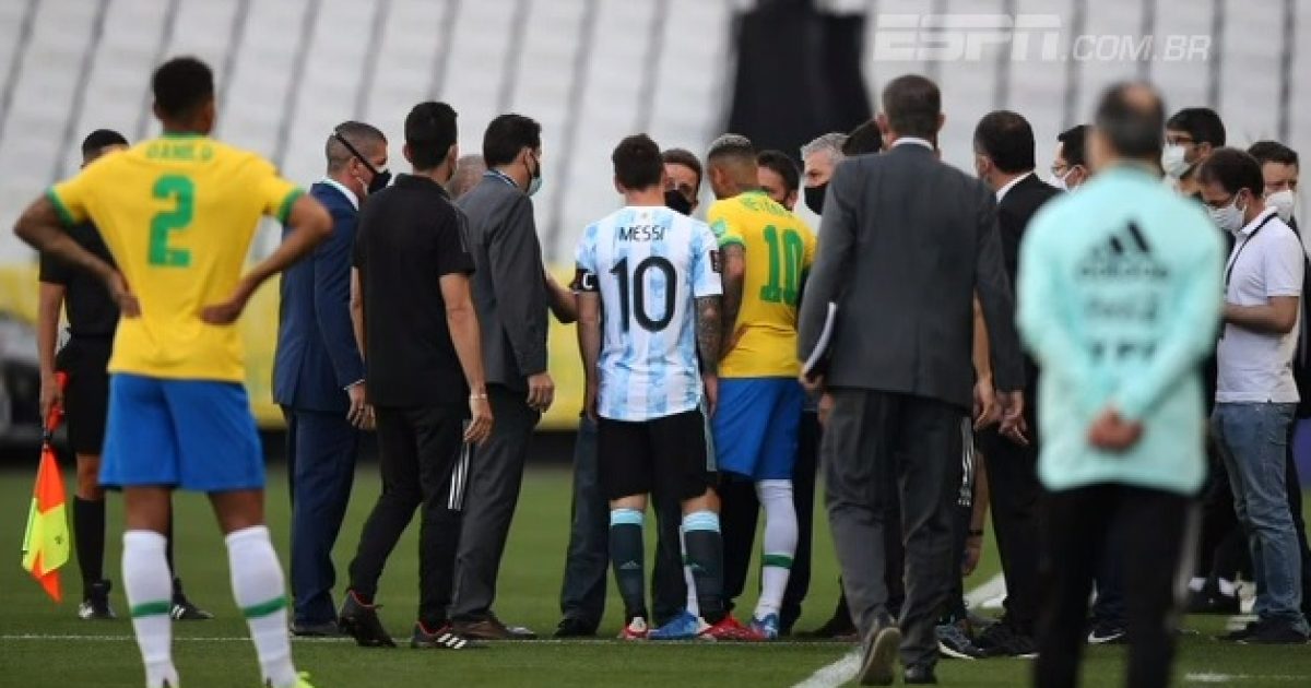 Selecao-Brasileira-e-Selecao-Argentina-durante-partida-interrompida