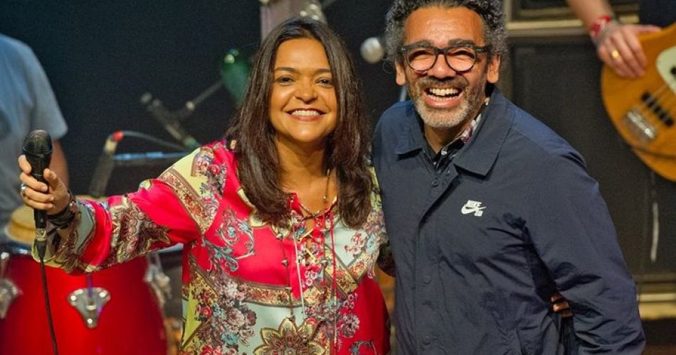 A cantora e compositora baiana Sylvia Patrícia e Wilson Simoninha (Foto: Divulgação / Facebook)