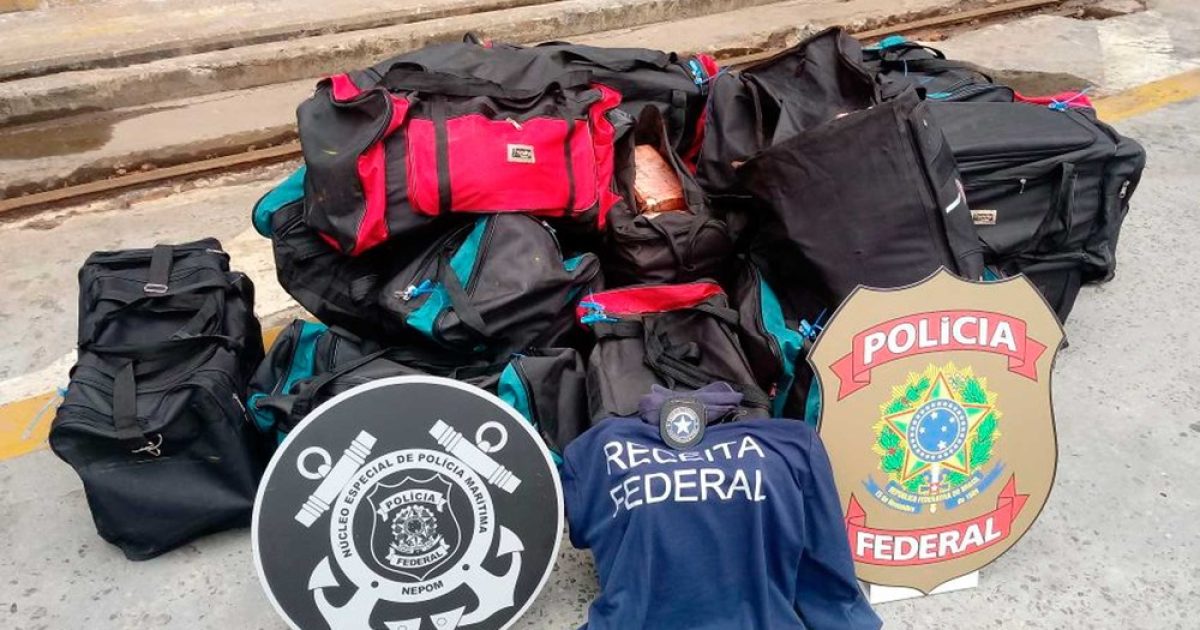 Bolsas onde 541kg de cocaína foram achadas no porto de Salvador (Foto: Divulgação/Receita Federal)