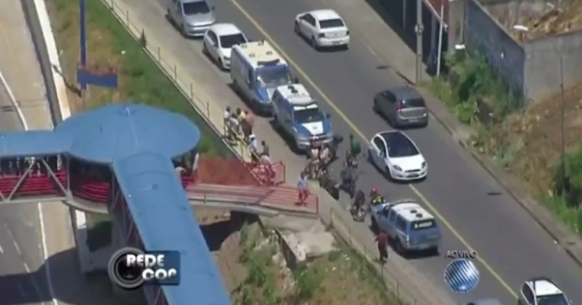Homem é morto em passarela da Avenida Bonocô. Foto: TV Bahia