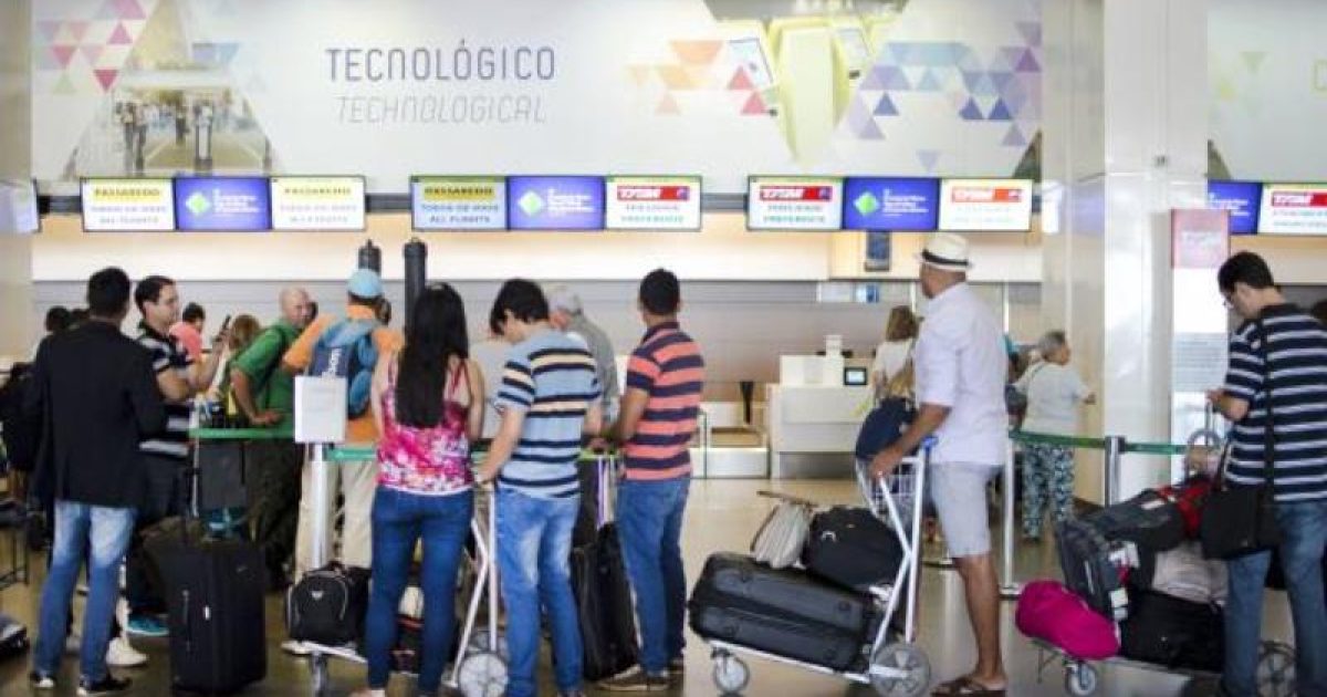 Atualmente, a franquia de bagagens é de um volume de até 23 kg nos voos domésticos e de dois volumes de até 32 kg (Foto: Marcelo Camargo/Agência Brasil)