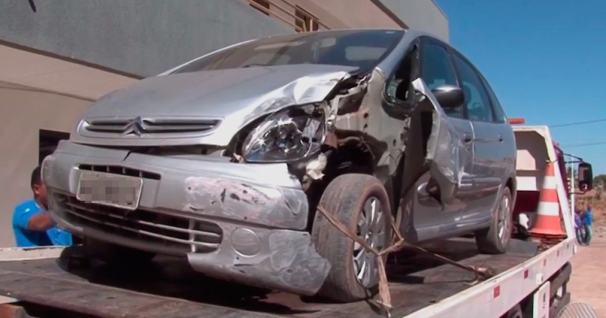 Carro de cantor sertanejo foi apreendido após acidente com dois feridos em Luís Eduardo Magalhães (Foto: Reprodução/TV Oeste)