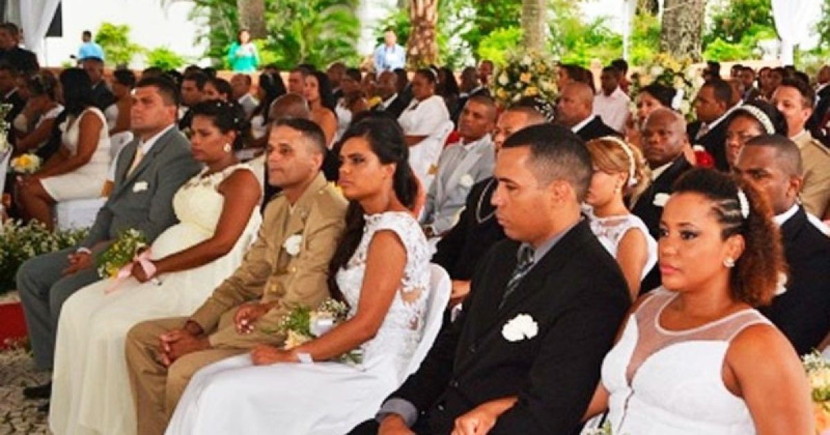 A cerimônia foi promovida pela PM para oficializar o matrimônio de integrantes da corporação. (Foto: Divulgação/PM)