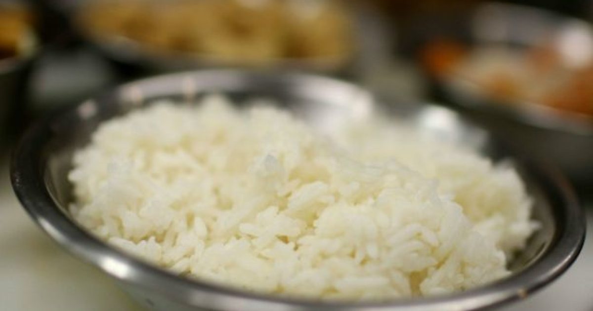 Aquele arroz branquinho pode abrigar um inimigo perigoso. Foto: Reprodução/BBC Brasil