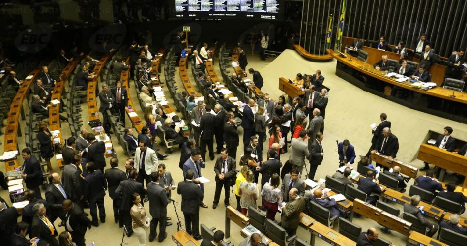 Brasília - Sessão plenária Congresso Nacional para votar vetos presidenciais e o projeto que abre crédito especial para os ministérios da Educação, da Saúde e do Desenvolvimento Social (Fabio Rodrigues Pozzebom/Agência Brasil)