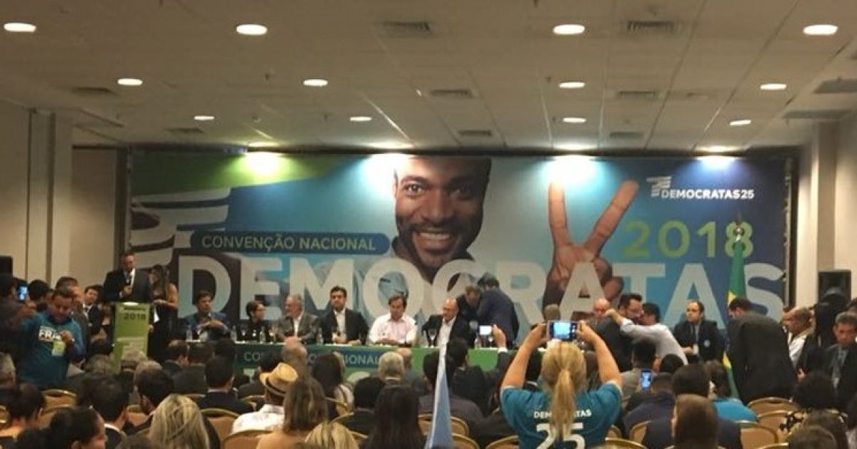 A decisão foi tomada durante a convenção nacional do partido, em um hotel em Brasília. (Foto: Fernanda Vivas/ TV Globo)
