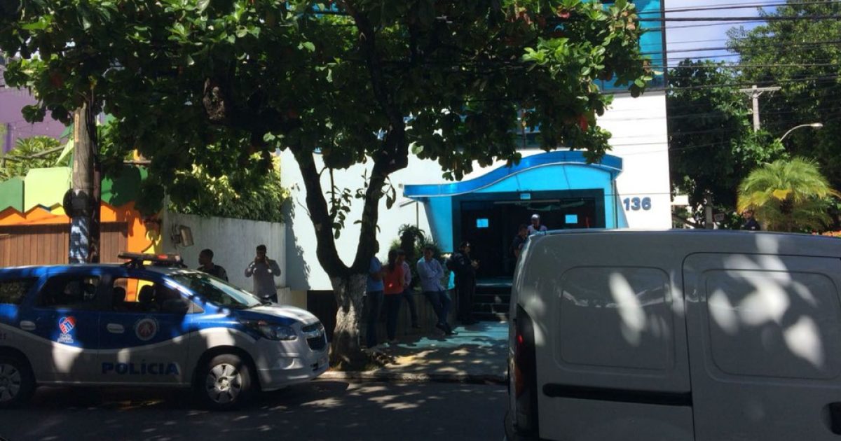 Homem mata colega a facadas dentro de clínica odontológica no bairro da Pituba (Foto: Henrique Mendes/G1)
