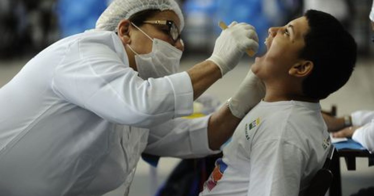 É importante procurar um médico ou dentista (Foto: Tânia Rêgo/Agência Brasil)