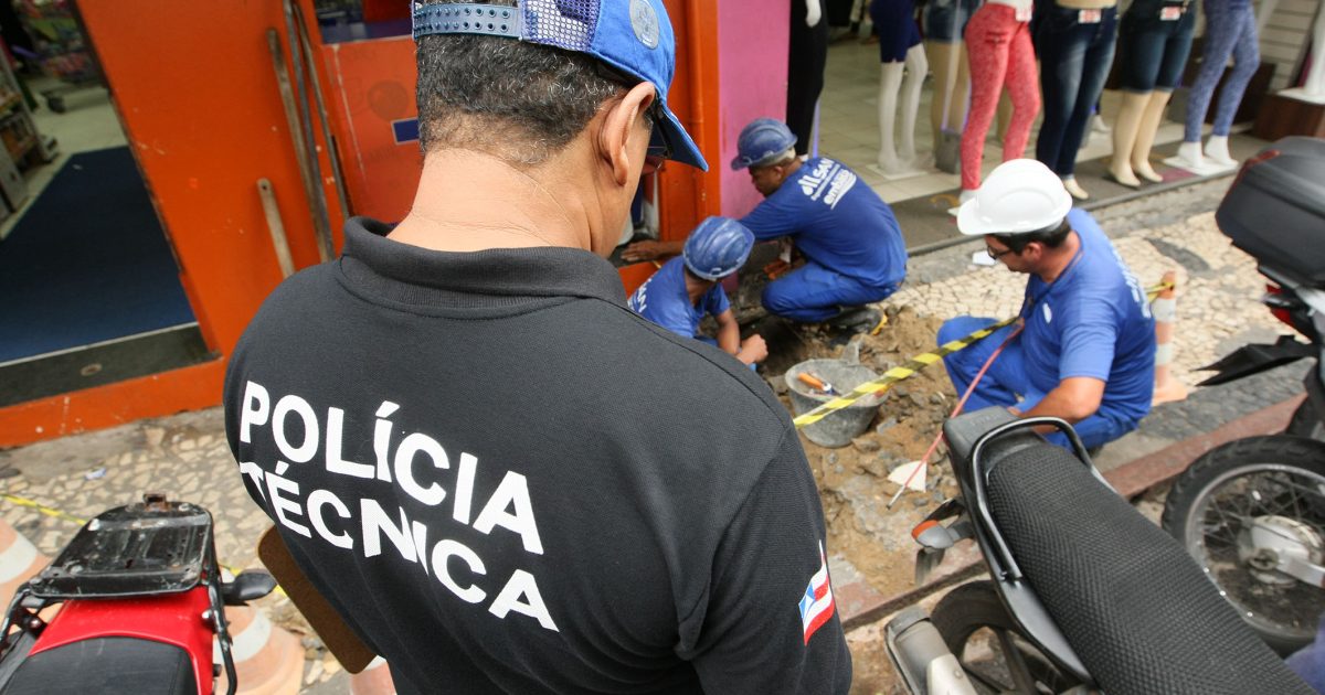 Embasa combate junto à PM e Polícia Civil DPT as ligações clandestinas de água em Salvador e região Metropolitana.
Fotos Mateus Pereira/GOVBA