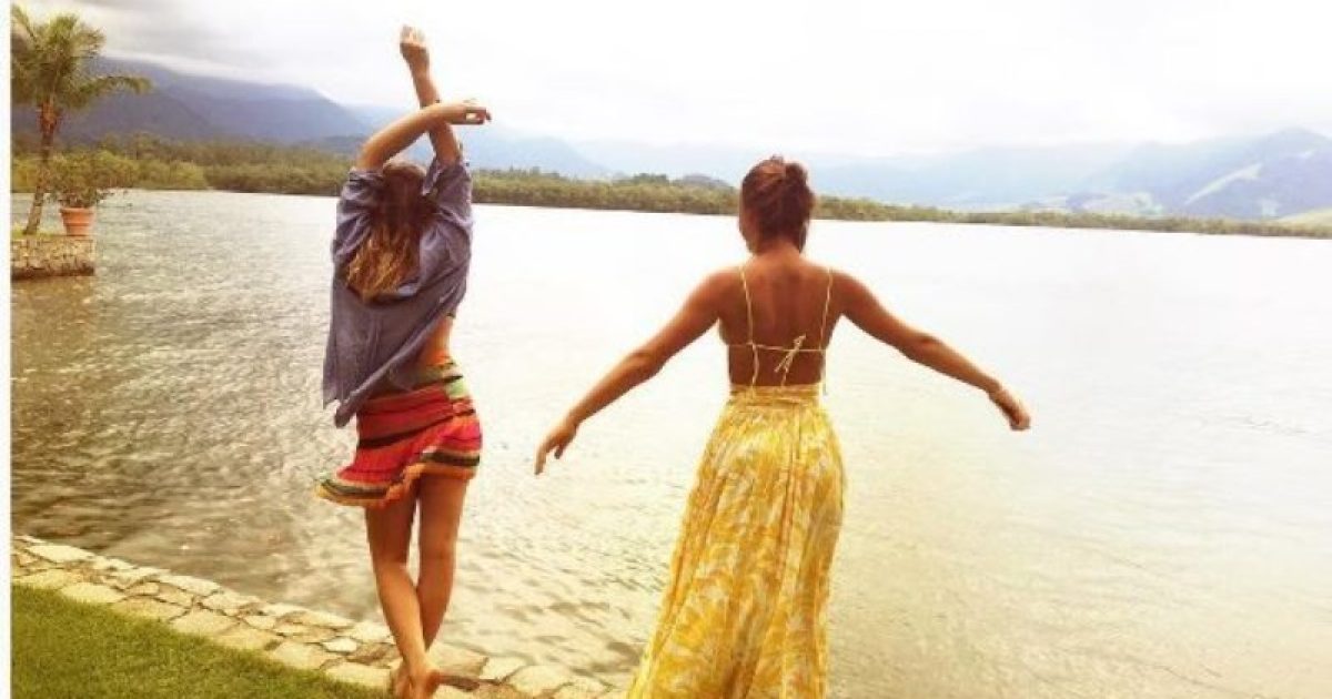 Sasha e Bruna Marquezine curtem verão em Angra dos Reis  (Foto: Reprodução do Instagram)