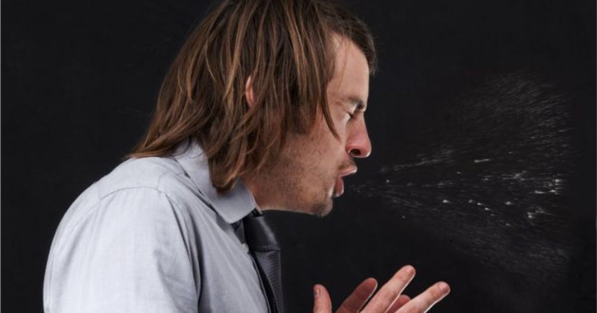 Caso de homem que rompeu a garganta na Inglaterra ao segurar espirro foi revelado numa publicação médica (Foto: Getty Images)
