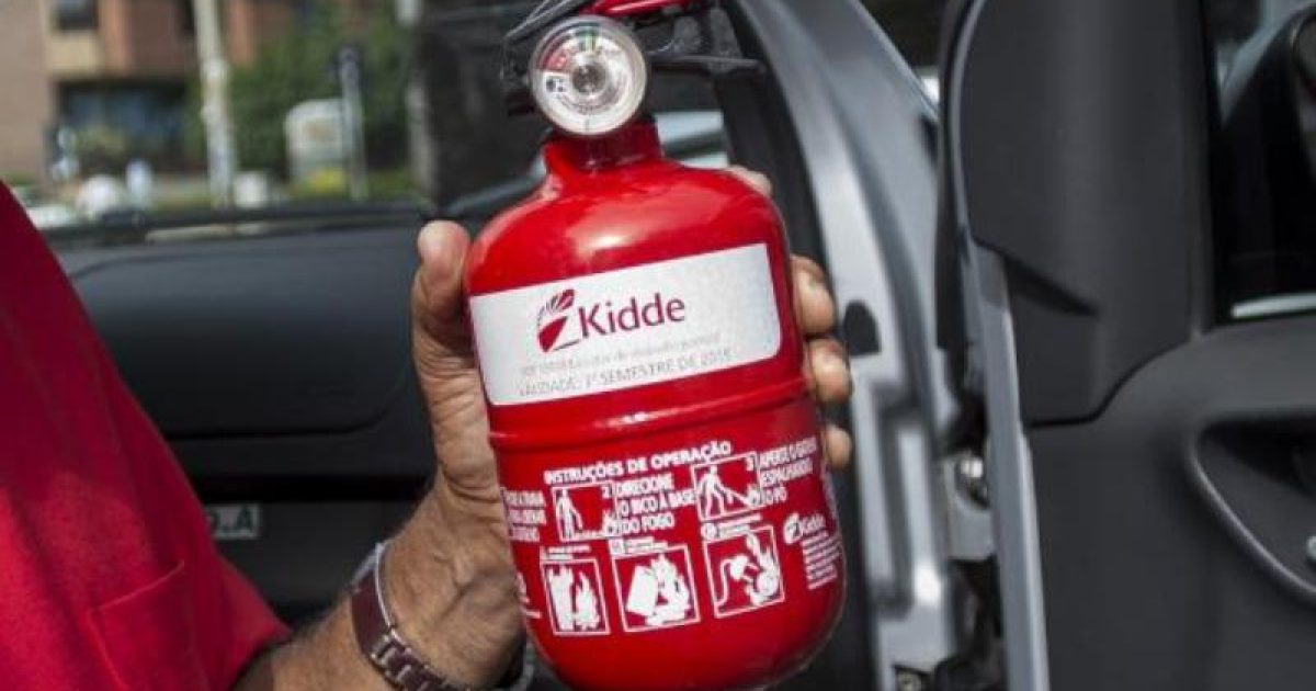 Obrigatório desde 1970, uso do extintor de incêndio em automóveis agora é facultativo. Foto:  Arquivo/Agência Brasil