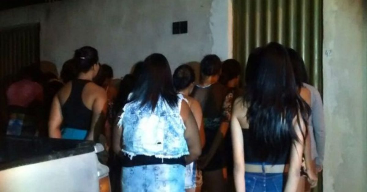 O organizador da festa segue preso e poderá responder pelos crimes de tráfico ilícito de drogas e servir bebida alcoólica a menores de idade  (Foto: Divulgação / Polícia Militar)
