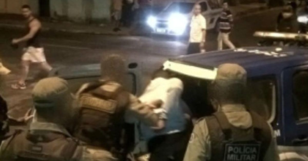 Suspeitos foram presos após perseguição da Polícia Militar (Foto: Divulgação / PM)