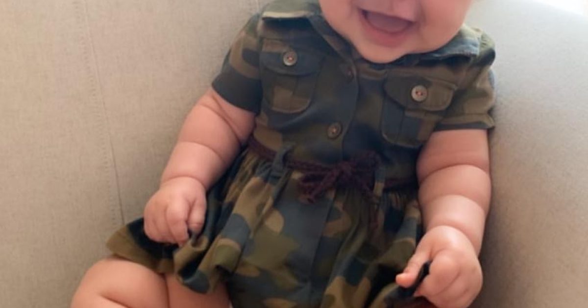 Sabrina Sato compartilhou em seu Instagram Stories alguns vídeos e cliques de Zoe arrasando com um look todo militar (Foto: Reprodução / Instagram)