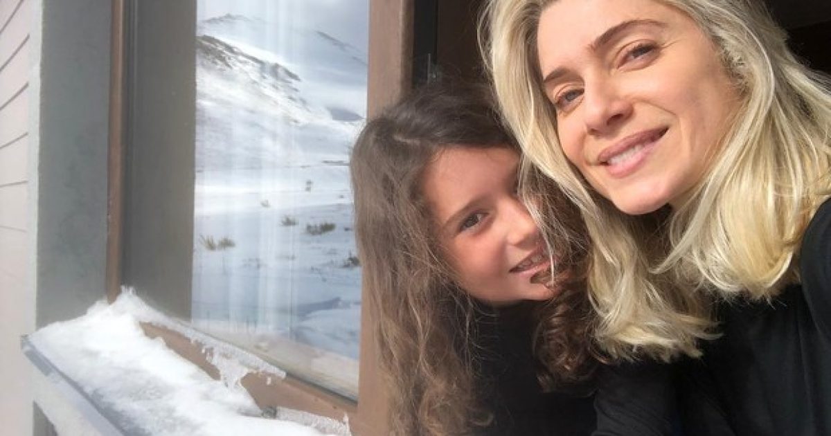 A atriz compartilhou uma foto ao lado de Stella, a caçula da família.  (Foto: Reprodução/Instagram)