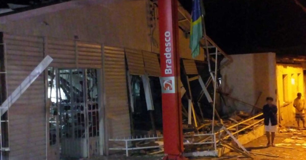 Bandidos destruíram a agência bancária (Foto: Lucas Paulo Monteiro da Silva/ Arquivo pessoal)