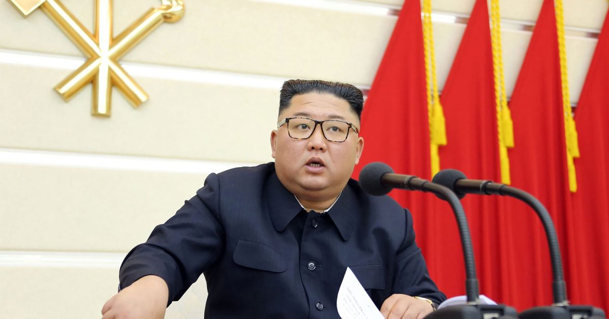 Kim Jong-un, durante reunião do Comitê Central do Partido dos Trabalhadores da Coreia do Norte — Foto: STR / KCNA / Via KNS / AFP Photo