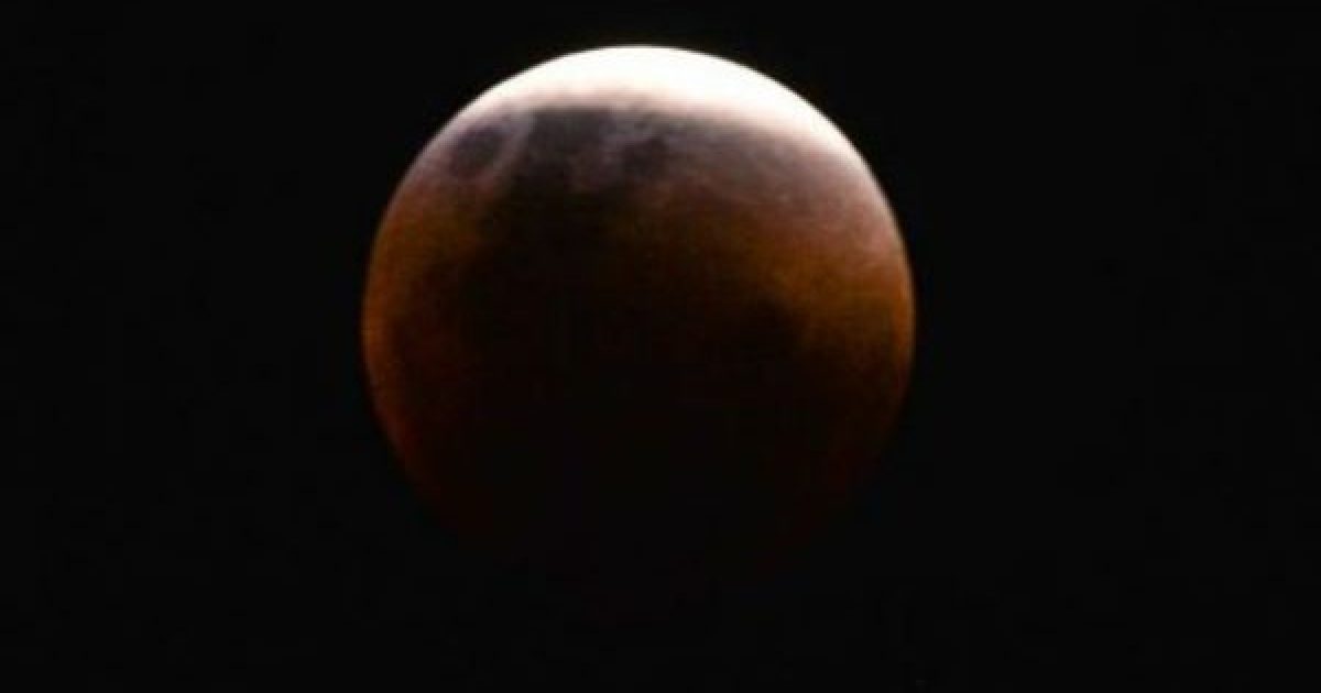 Teremos, ao mesmo tempo, as chamadas Superlua, Lua azul e Lua de sangue - esta uma consequência de um eclipse lunar total. (Foto: Reprodução)